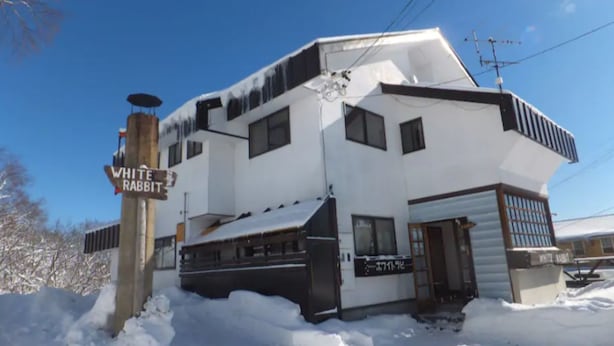 A two-story building with a sign reading "WHITE RABBIT" in front. - Rental Lodge WHITE RABBIT Madarao kogen Cottage RABBIT (Iiyama)