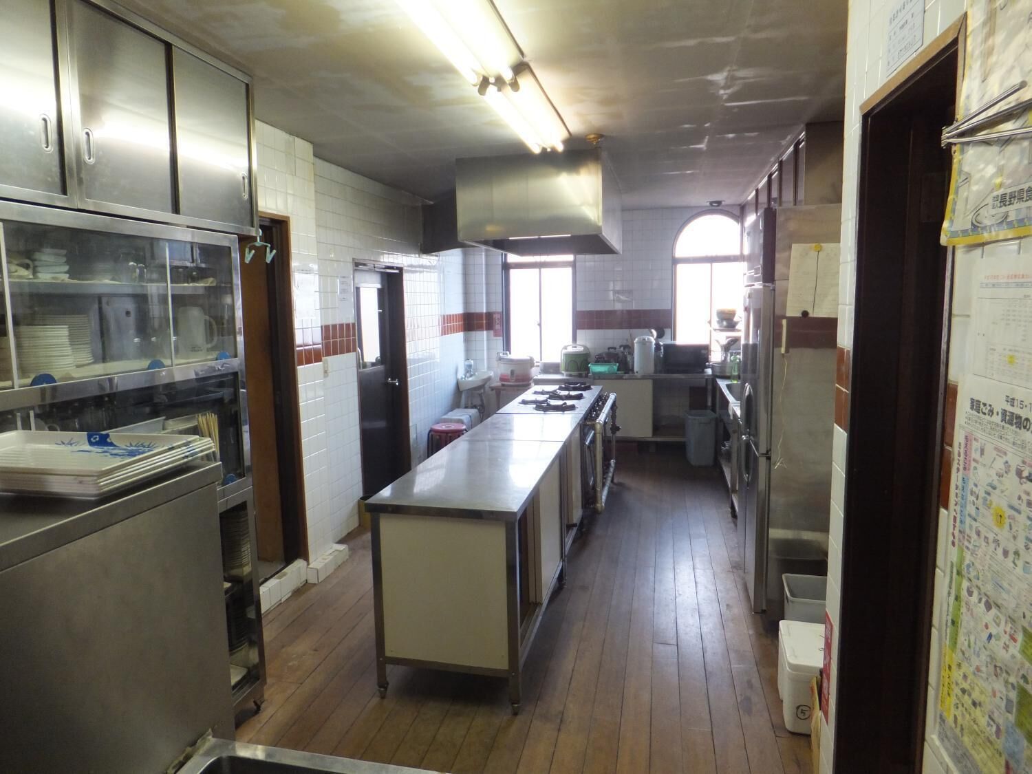 Tủ lạnh, lò vi sóng, bếp nấu, ấm điện 