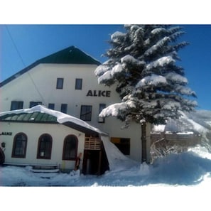 Front of property - Rental Lodge WHITE RABBIT Madarao kogen Cottage ALICE (Iiyama)