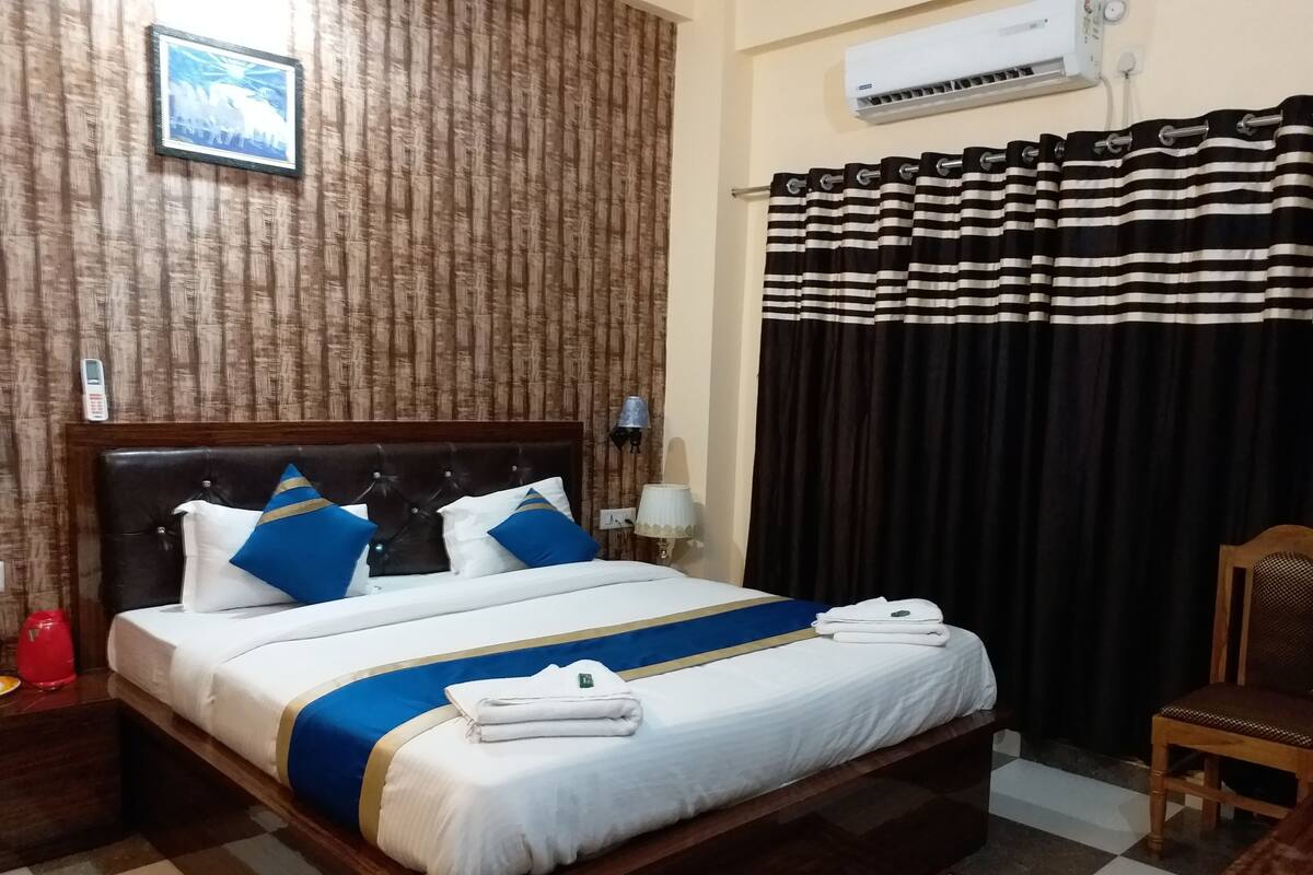 Rollaway beds, free WiFi, bed sheets