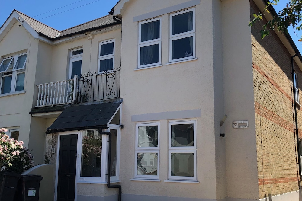 Bournemouth Holiday Let With Hot Tub & Sauna