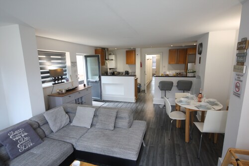 Bournemouth Holiday Let With Hot Tub & Sauna