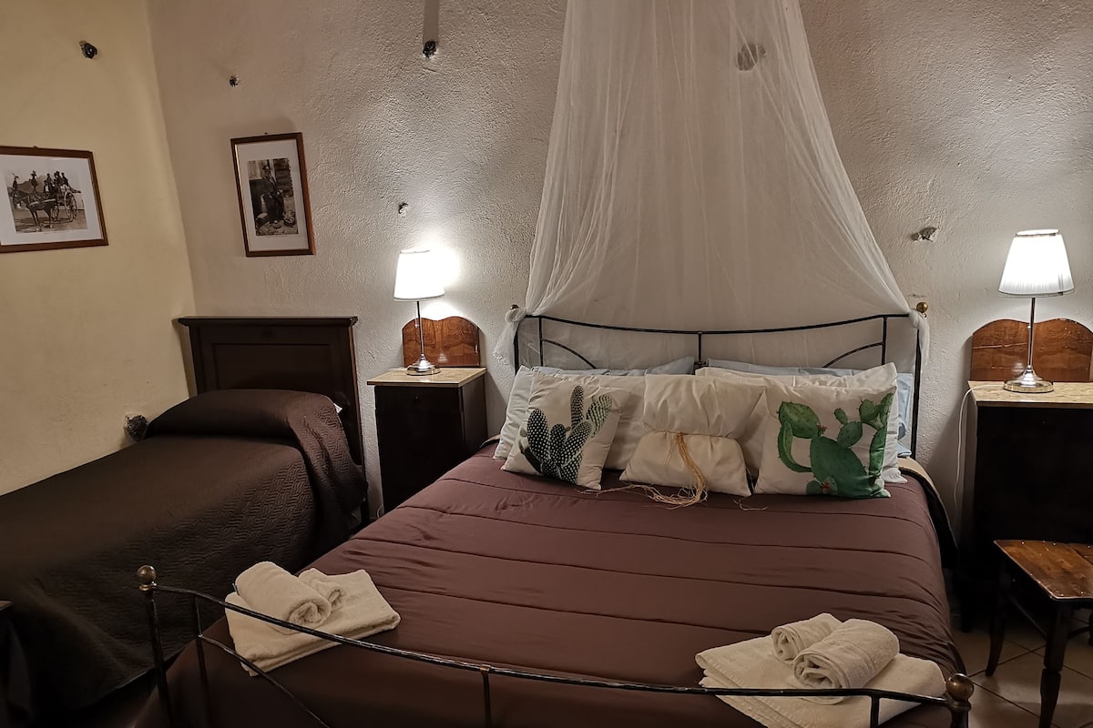 Phòng đôi hoặc 2 giường đơn phong cách cổ điển, quang cảnh đồi núi | Minibar, két bảo mật tại phòng, trang trí khác biệt, màn/rèm cản sáng