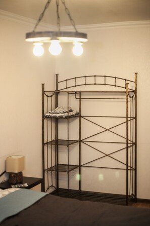 Apartment, 1 Queen-Bett | 1 Schlafzimmer, Schreibtisch, Verdunkelungsvorhänge