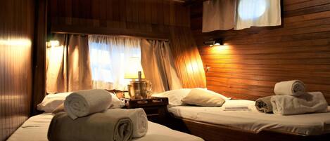 Stuga - 2 enkelsängar | 1 sovrum, värdeförvaringsskåp på rummet, skrivbord och gratis wi-fi