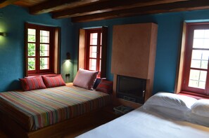 Phòng 4 Deluxe, quang cảnh thung lũng (Rodani) | Bộ trải giường bằng vải cotton Ai Cập, bộ đồ giường cao cấp 