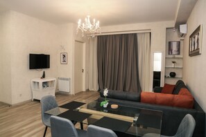 Living area - Hosthub Apartment On Shatberashvili Str (Tbilisi)