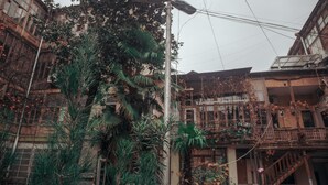 Front of property - Hosthub Sololaki Apartment Old Tbilisi (Tbilisi)