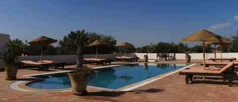 Outdoor pool, pool umbrellas, sun loungers