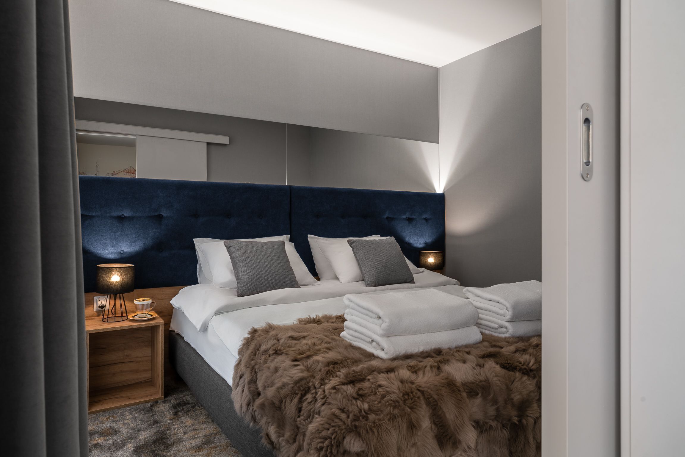 Ropa de cama de alta calidad y minibar 