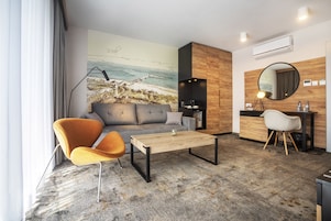 Apartamento superior | Roupas de cama premium, frigobar, cofres nos quartos, escrivaninha