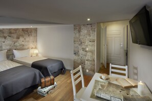 Deluxe Studio | Individually decorated, free WiFi, bed sheets - Loft Piotrkowska by Good Time (Lodz)