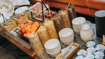 Desayuno buffet (PLN 40 por persona)
