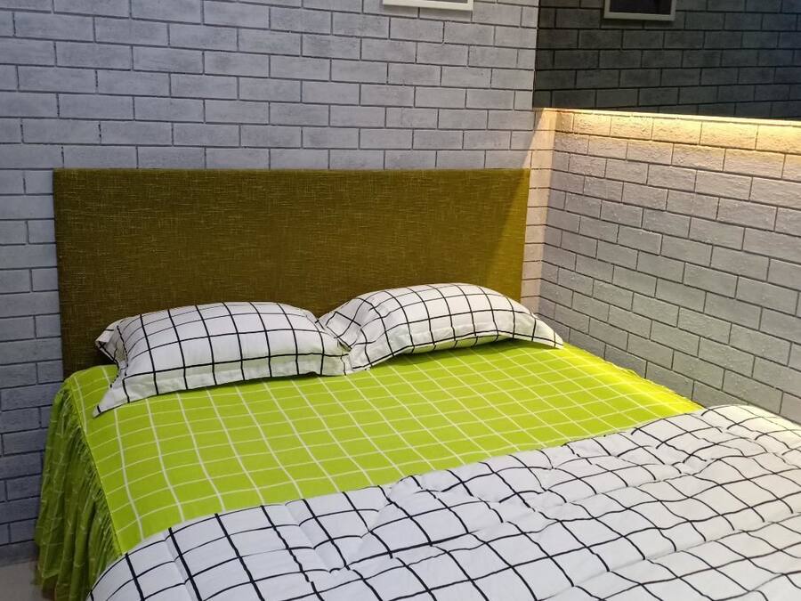 Basic Double Room, Non Smoking, Shared Bathroom | Desk, rollaway beds (surcharge), WiFi (free), bed sheets