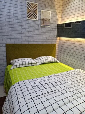 基础双人房, 无烟房, 公共浴室 | 办公桌、折叠床/加床（额外收费）、免费 WiFi、床单