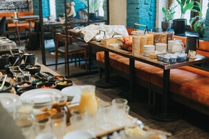 Daily buffet breakfast (PLN 40 per person)