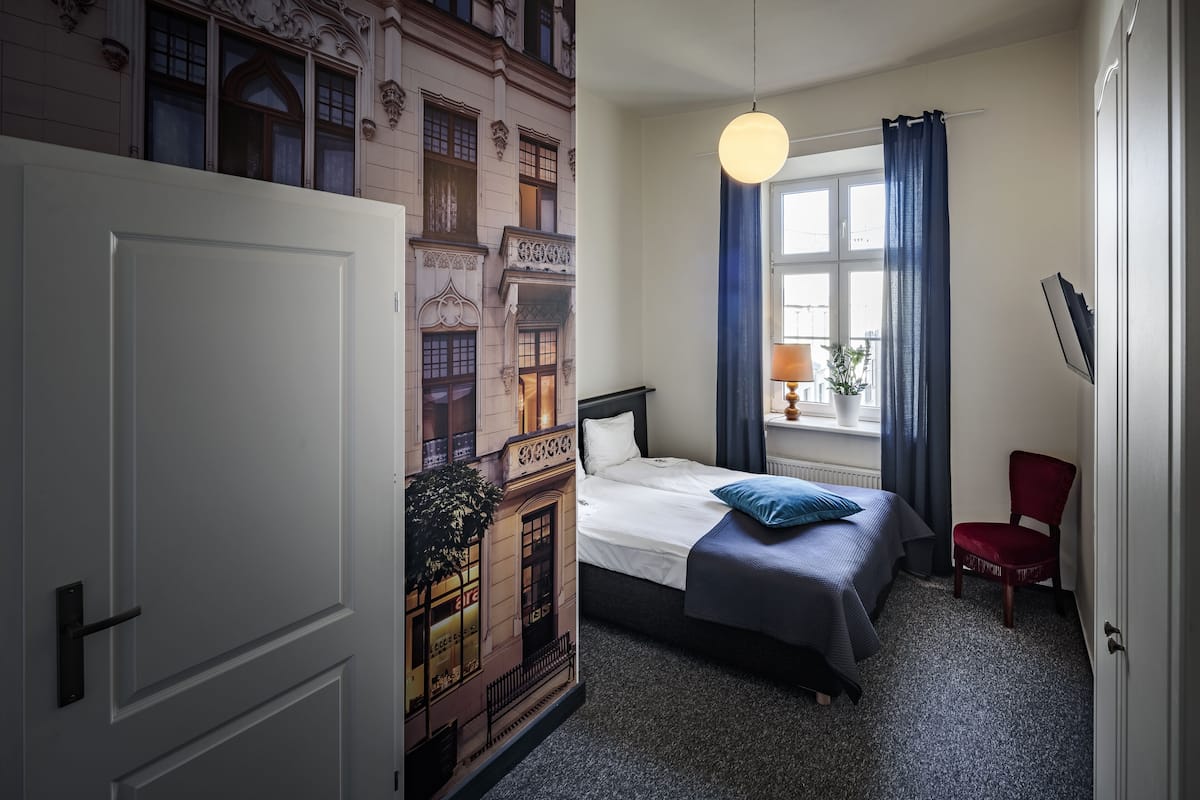 Studio | Blackout drapes, iron/ironing board, free cribs/infant beds, free WiFi