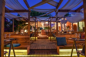 Breakfast, lunch, dinner served; Modern European cuisine - Aeolos Boutique Resort and Suites (Zakynthos)