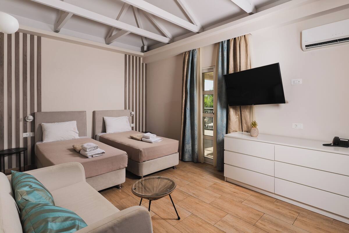 家庭開放式套房 | 2 間睡房、高級寢具、記憶棉床墊、房內夾萬