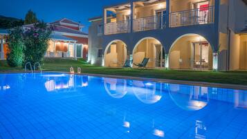 Seasonal outdoor pool, pool umbrellas, sun loungers