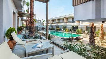 Deluxe Apartment, 1 Bedroom, Pool View | Courtyard view