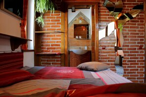 设计别墅, 多张床, 无烟房, 山景 | 高档床上用品、特色装修、特色家居、办公桌