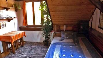 Design Villa, Multiple Beds, Non Smoking, Mountain View | Premium bedding, individually decorated, individually furnished, desk