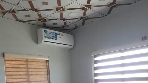 Habitación básica doble, 1 cama de matrimonio grande, no fumadores | Tabla de planchar con plancha, wifi gratis, ropa de cama