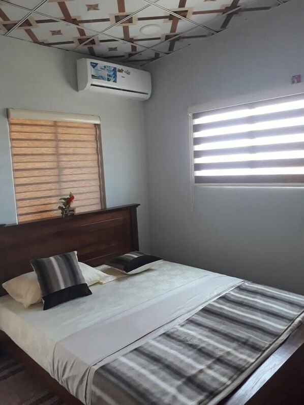Basic Double Room, 1 King Bed, Non Smoking | Iron/ironing board, free WiFi, bed sheets - J T C Properties (Colombo)