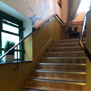 Staircase - The Queens Hostel (London)