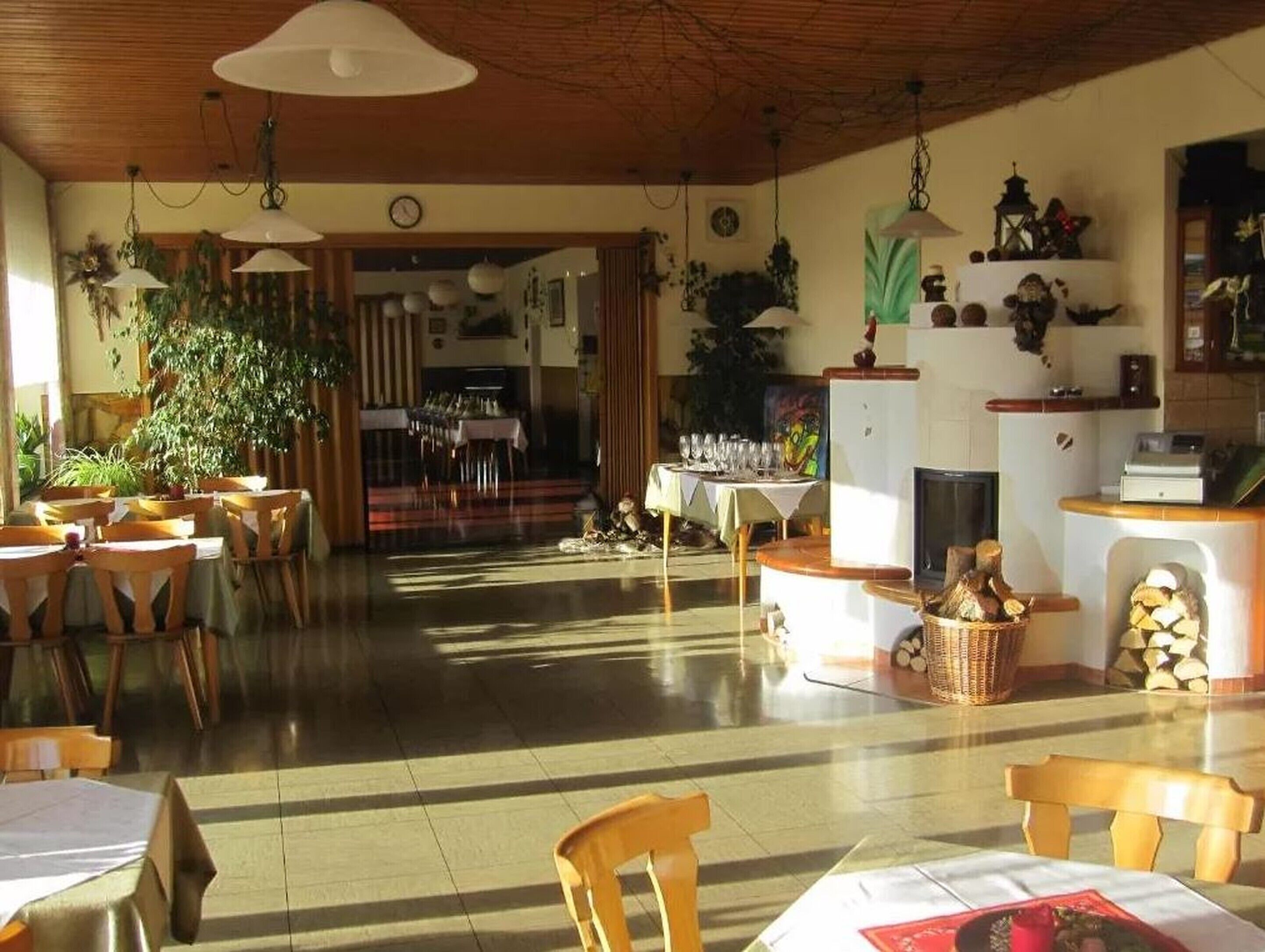 Tägliches inbegriffenes kontinentales Frühstück