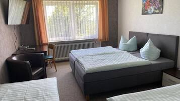 Vierbettzimmer | Kostenloses WLAN, BettwÀsche
