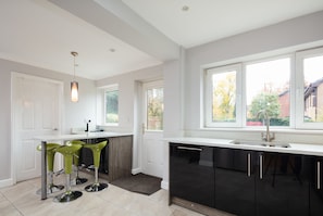 Townhome, 4 Bedrooms | Private kitchen