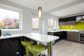 Townhome, 4 Bedrooms | Private kitchen | Fridge, microwave, oven, stovetop - The Bluestone Villa (Stockport)