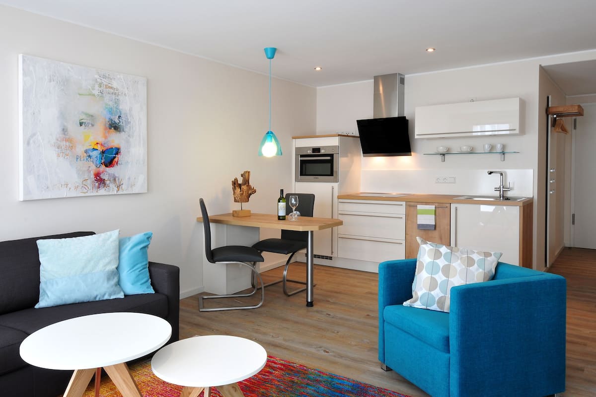 Appartement, rez-de-chaussée (incl. 50€ cleaning fee) | Aire de séjour | Téléviseur à écran plat