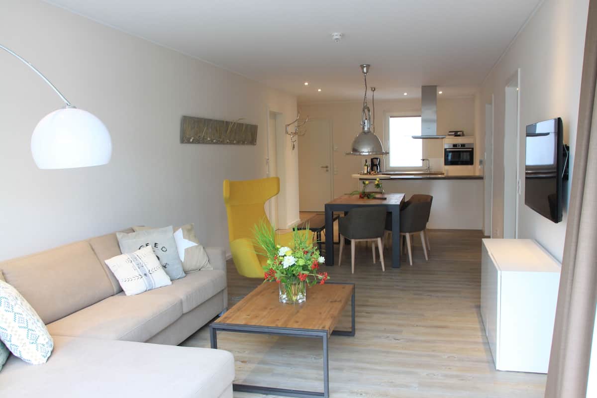 Appartement, 2 chambres, rez-de-chaussée (incl. 50€ cleaning fee) | Aire de séjour | Téléviseur à écran plat