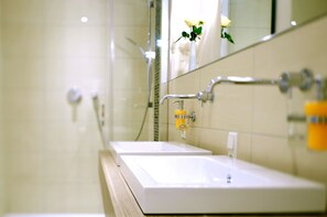 Appartamento, 2 camere da letto, terrazzo (incl. 50€ cleaning fee) | Lavandino