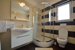 Apartment, 2 Bedrooms | Bathroom