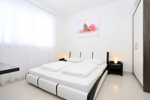 Economy-Apartment | Schreibtisch, schallisolierte Zimmer, Bügeleisen/Bügelbrett