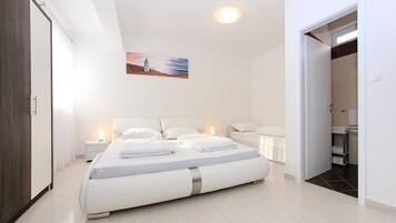 Studio | Työpöytä, äänieristys, silitysrauta/-lauta, ilmaiset vauvansängyt