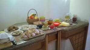 Colazione a buffet inclusa, servita tutte le mattine 