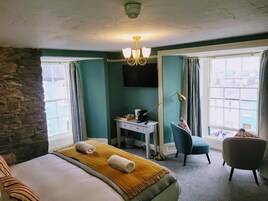 Deluxe Double Room | Free WiFi, bed sheets