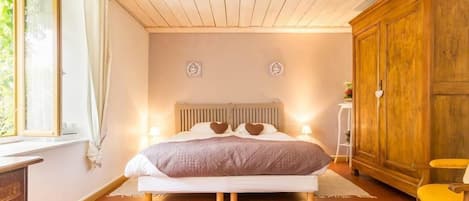 Suite (des Anges) | Premium bedding, individually decorated, individually furnished