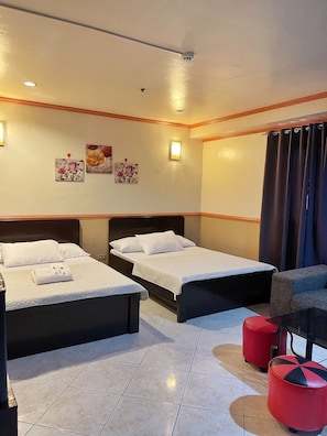 Family Suite with Bathtub | Desk, bed sheets - Tabaco Gardenia Hotel (Tabaco City)