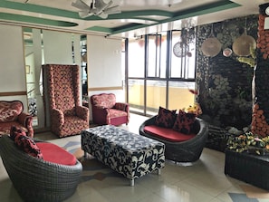 Lobby sitting area - Tabaco Gardenia Hotel (Tabaco City)