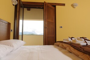 Frette Italian sheets, premium bedding, down duvets, desk - Country House Domus Otium (Atena Lucana)