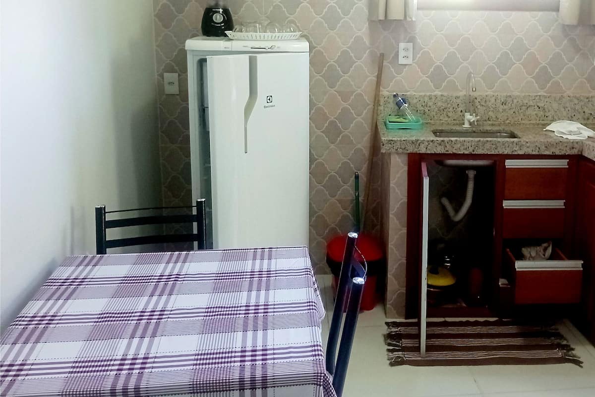 APT 07 | Zona de estar | Smart TV de 32 pulgadas con canales digitales, una televisión