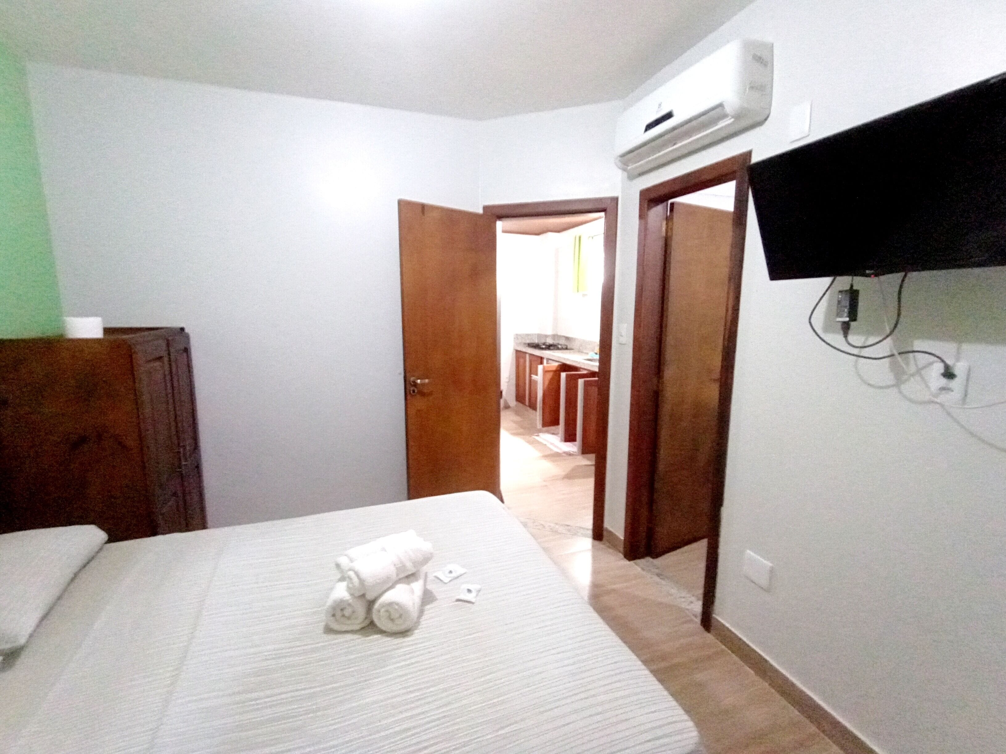 APT 05 | Escrivaninha, quartos à prova de som, ferros/tábuas de passar roupa