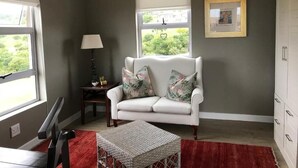Flat-screen TV - Seascapes Guest Villa (Plettenberg Bay)
