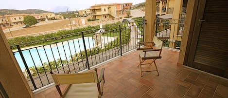 House, 2 Bedrooms | Balcony view